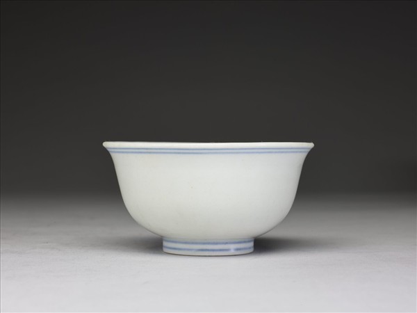 白瓷「壇」字盞