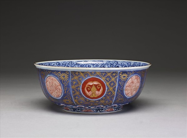 日本 有田窯 青花五彩描金團花紋碗 