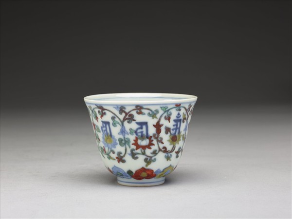 鬥彩轉枝蓮托梵文杯