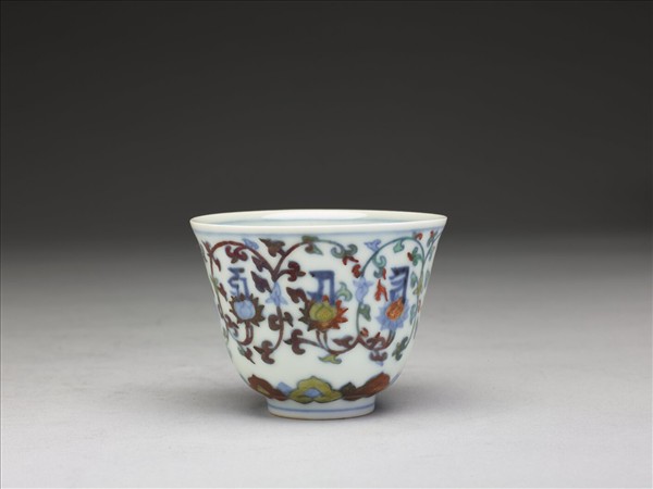 鬥彩轉枝蓮托梵文杯