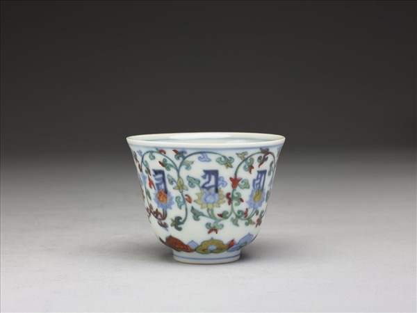 鬥彩轉枝蓮托梵文杯