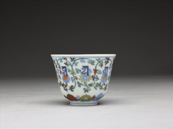 鬥彩轉枝蓮托梵文杯