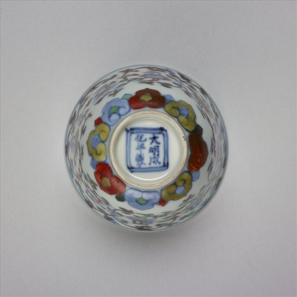 鬥彩轉枝蓮托梵文杯