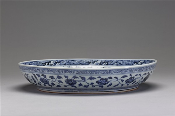 青花一把蓮紋盤