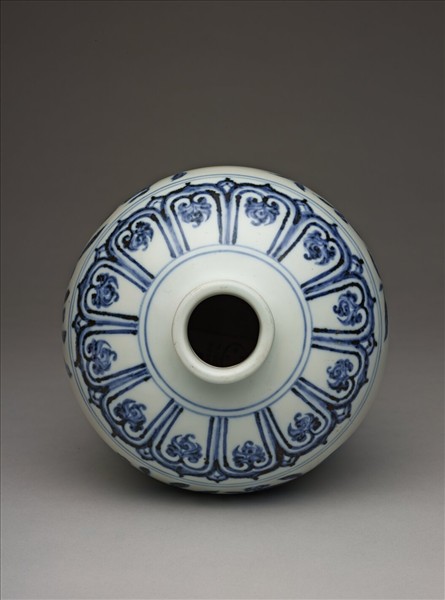 青花四季花果紋梅瓶