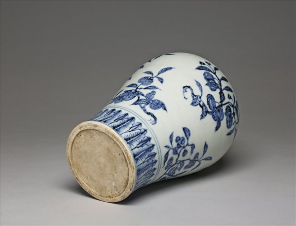 青花四季花果紋梅瓶