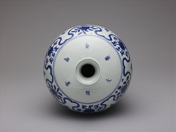 青花山水人物圖梅瓶