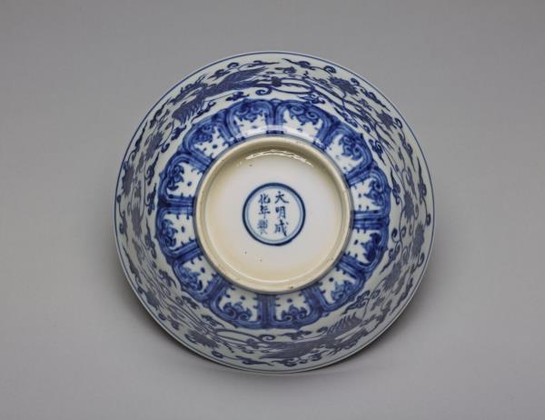 青花穿花鳳凰紋碗