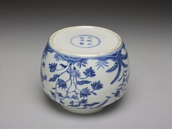 青花草花紋罐