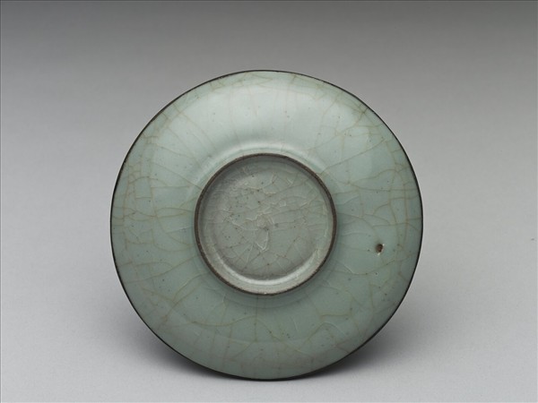 官窯 青瓷劃花蟠螭紋盤