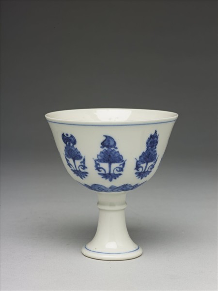 青花番蓮托八寶紋高足杯