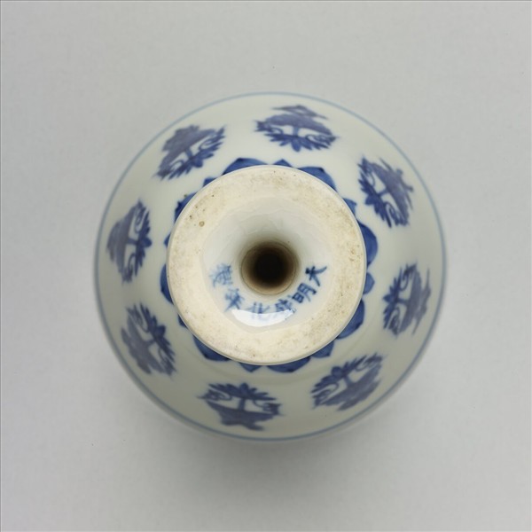 青花番蓮托八寶紋高足杯