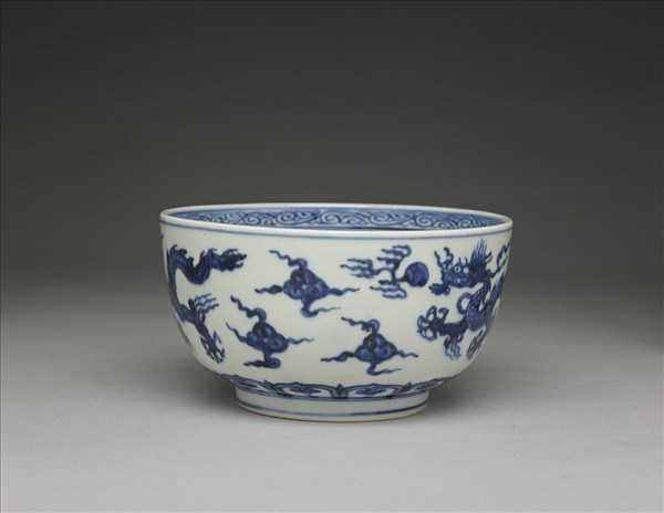 青花雙龍戲珠紋碗