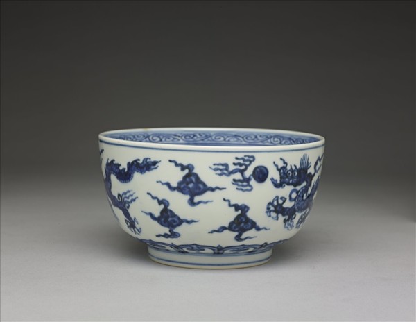 青花雙龍戲珠紋碗