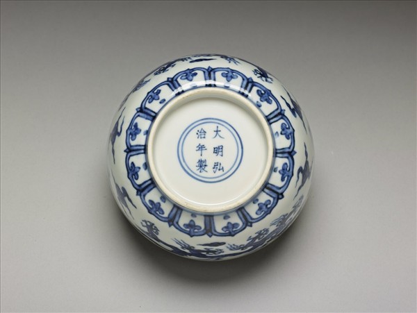 青花雙龍戲珠紋碗