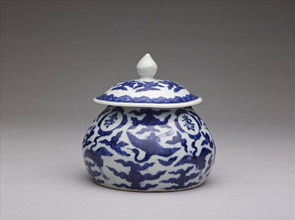 青花雲鶴紋壽字蓋罐