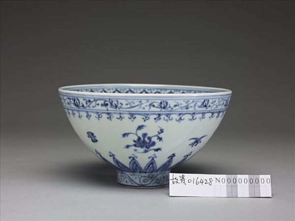 青花花卉紋蓮子碗