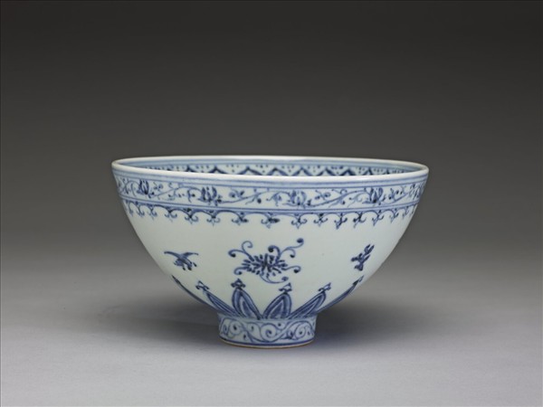 青花花卉紋蓮子碗