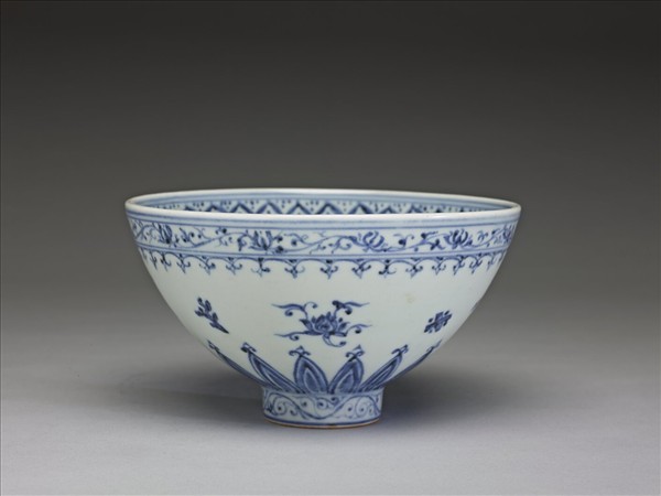 青花花卉紋蓮子碗