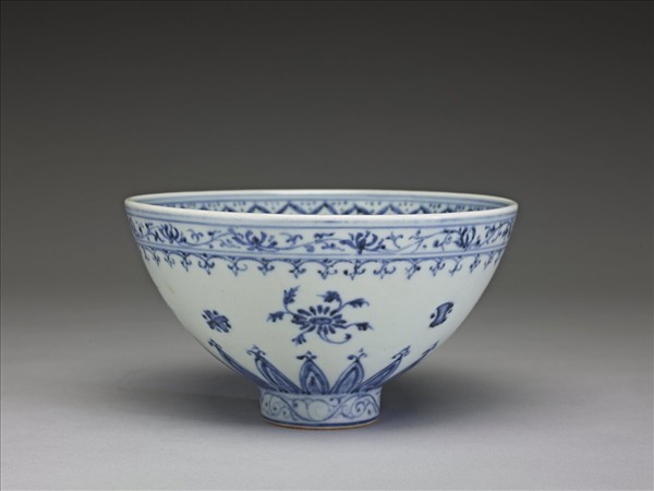 青花花卉紋蓮子碗