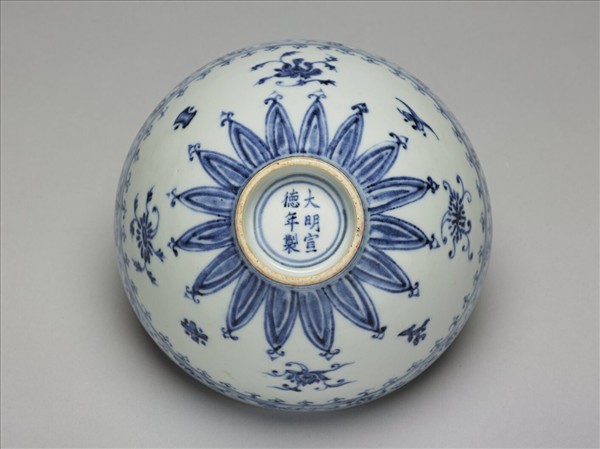 青花花卉紋蓮子碗