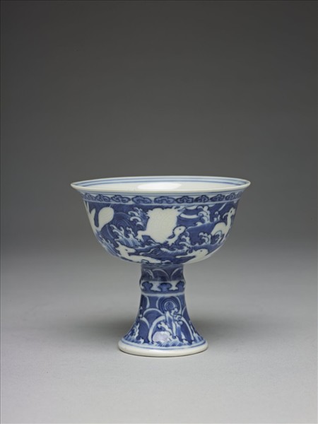 青花海獸梵文高足杯