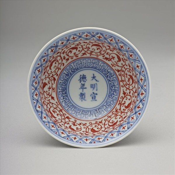 青花描紅轉枝花卉紋高足杯