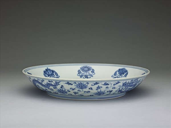 青花團花龍紋盤