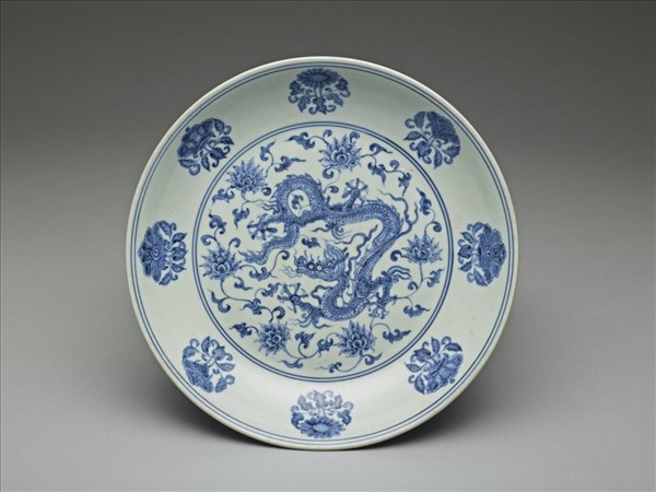 青花團花龍紋盤