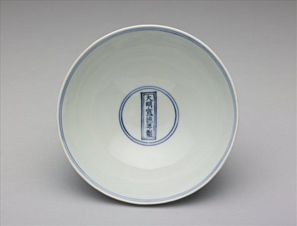 青花蓮托八吉祥紋高圈足碗