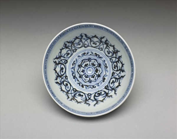 青花蓮瓣紋蓮子碗