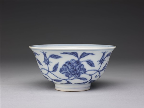 青花轉枝花卉紋碗