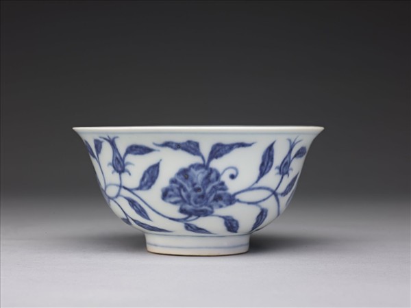 青花轉枝花卉紋碗