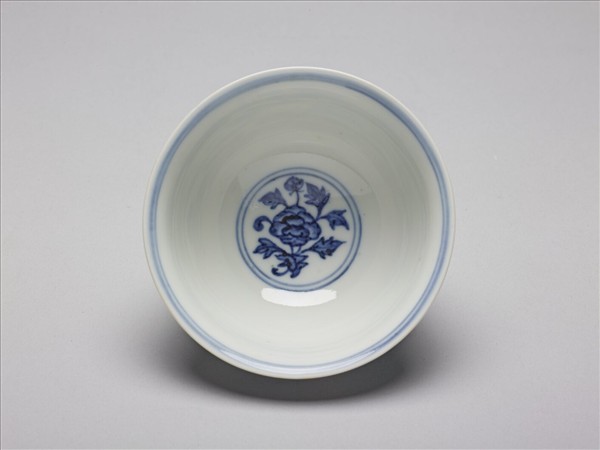 青花轉枝花卉紋碗