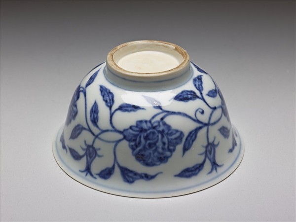 青花轉枝花卉紋碗