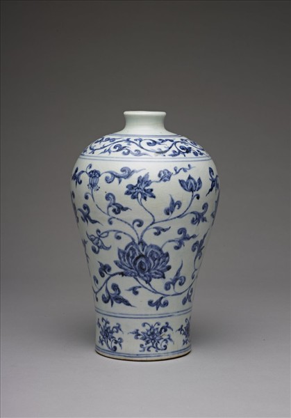 青花蓮花紋梅瓶