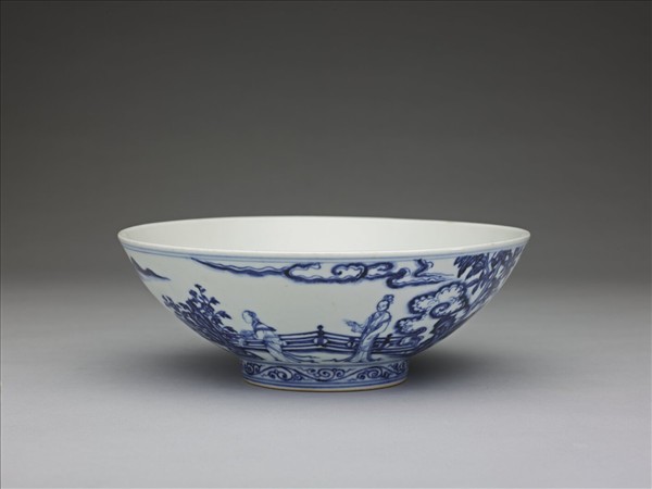 青花庭園仕女圖碗