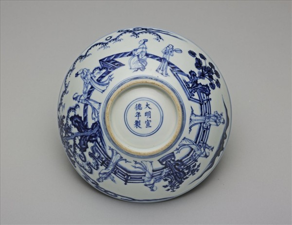 青花庭園仕女圖碗