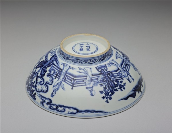 青花庭園仕女圖碗