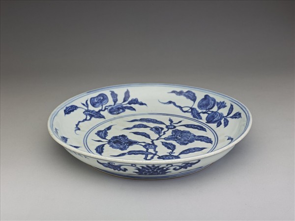 青花折枝石榴花果紋盤