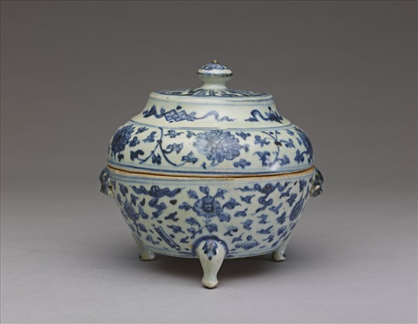 青花花卉紋三足蓋罐