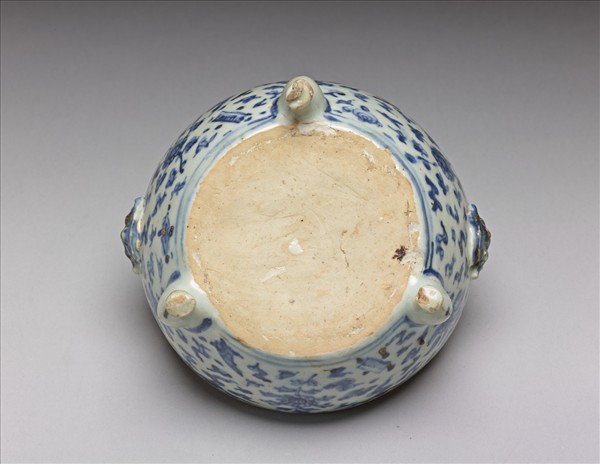 青花花卉紋三足蓋罐