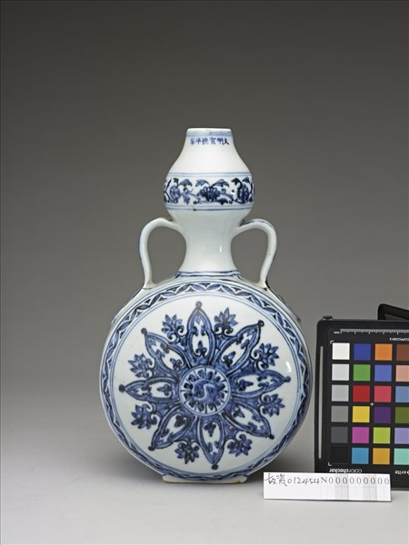 青花圖案花紋葫蘆形綬帶耳扁壺