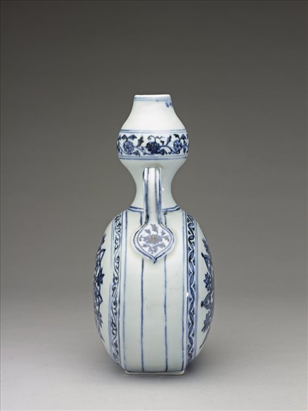 青花圖案花紋葫蘆形綬帶耳扁壺