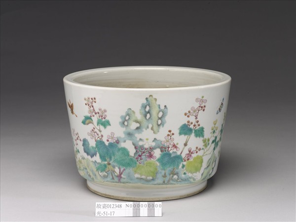 粉彩花蝶紋花盆