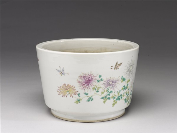 粉彩花蝶紋花盆