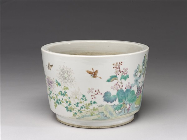 粉彩花蝶紋花盆