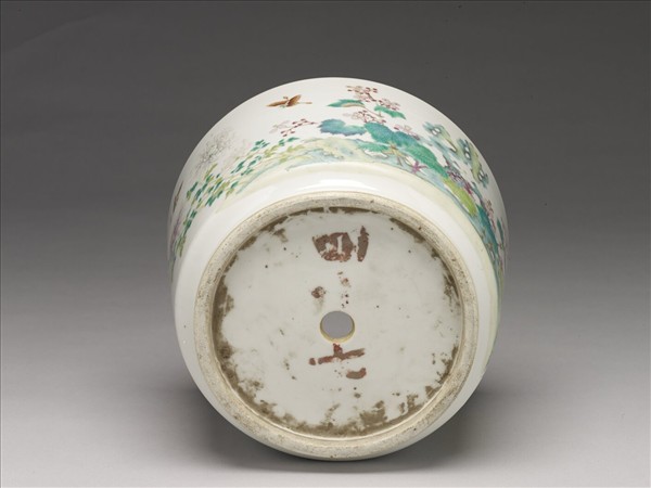 粉彩花蝶紋花盆