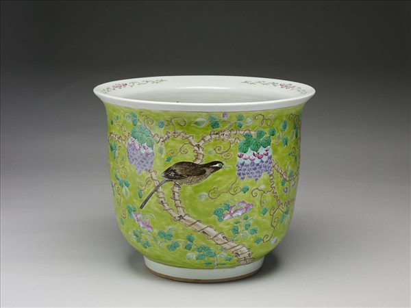粉彩綠地藤蘿花鳥紋花盆