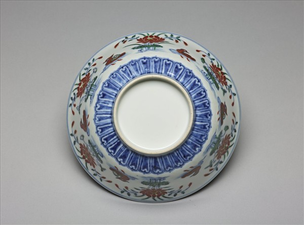 鬥彩蓮塘鴛鴦紋碗